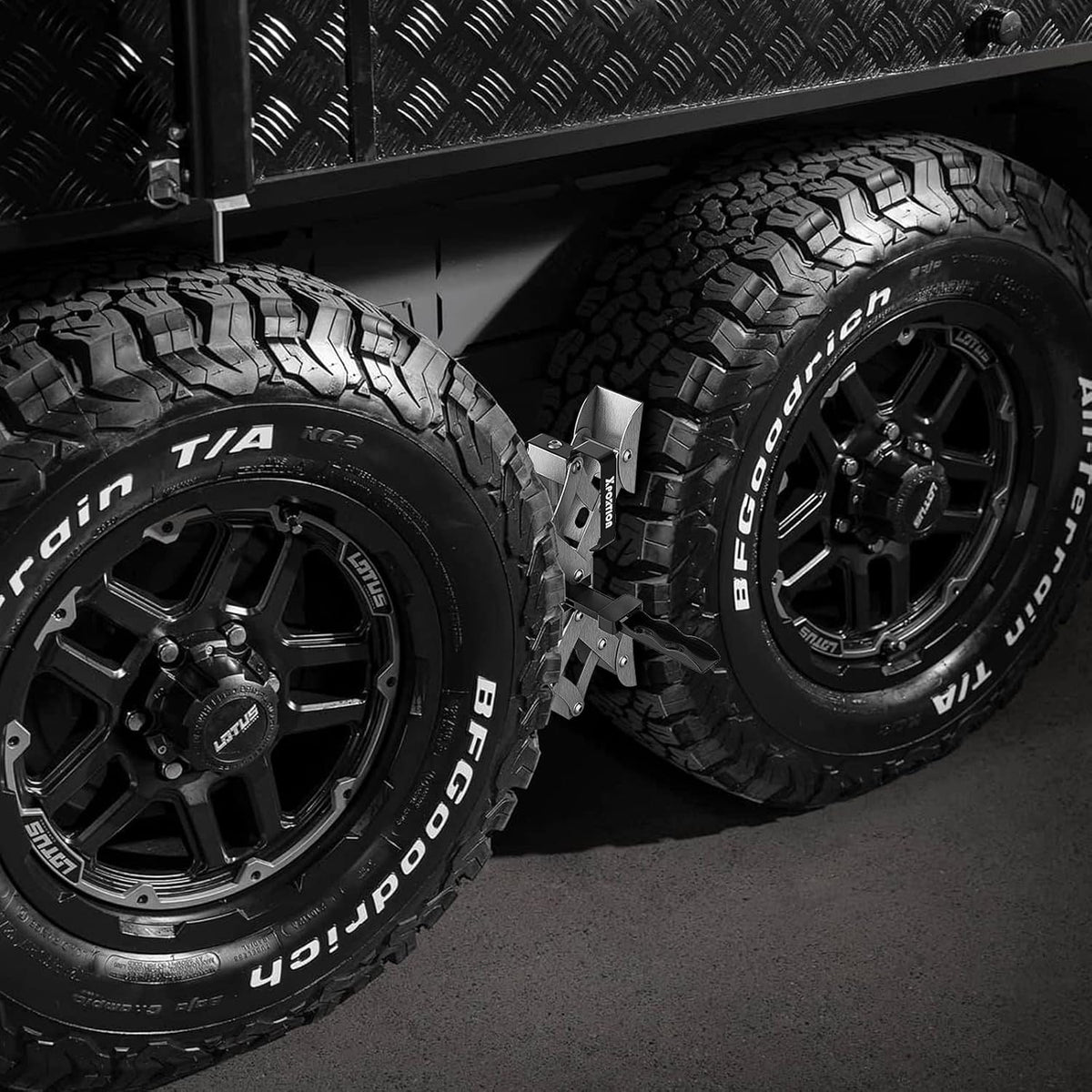 X-Shaped Wheel Stabilizer, RV Tire Stabilizers, Camper Wheel Chock Stabilizer, 2 Sets Wheel Chocks Stabilizer, RV Travel Trailer Tire Chalks Rust-Proof, Built-in Wrench (3“-10”) K920