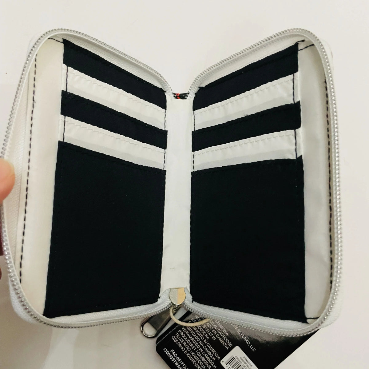 Lightsaber Zip around wallet W565121