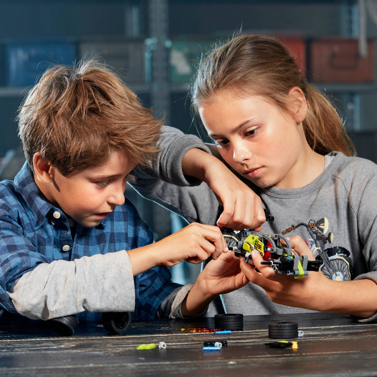Building Kit with Stunt Car (135 Pieces) I719